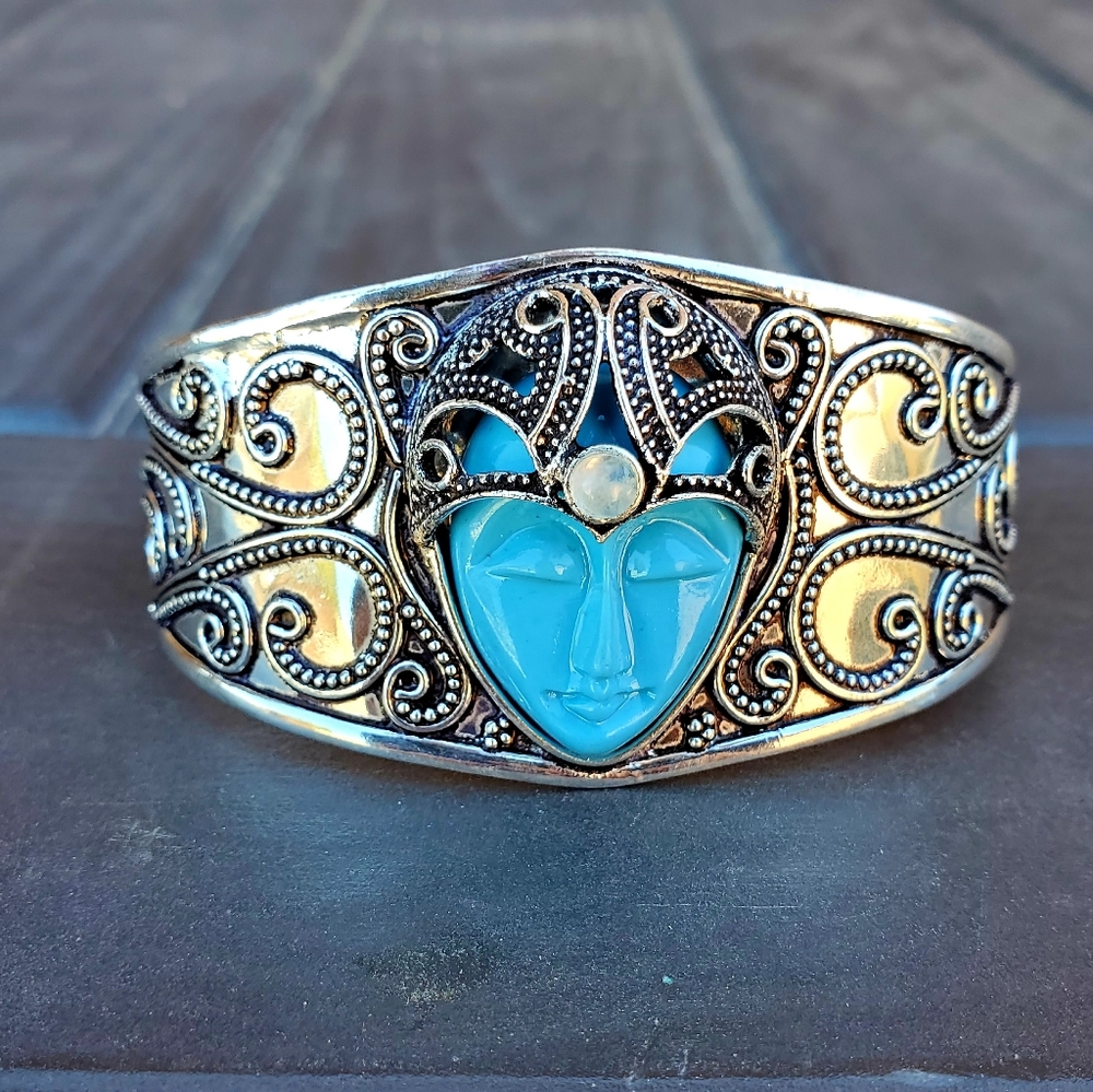 New Carved Goddess Face Rainbow Moonstone 925 Silver Cuff Bracelet.
